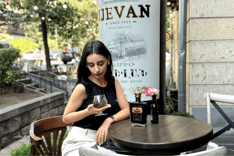 Tour a piedi della città di Yerevan con brandy, 5 vini e pane