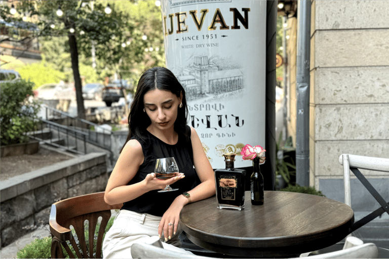 Visite à pied de la ville d&#039;Erevan avec Brandy, 5 vins et pain