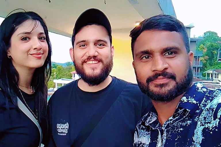 Kandy City Private Tuk Tuk Tour with Temple, Tea & Culture