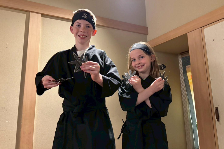 Osaka: Ninja Experience Cafe en DotonboriEntrenamiento ninja + alquiler de traje ninja + una bebida + comida