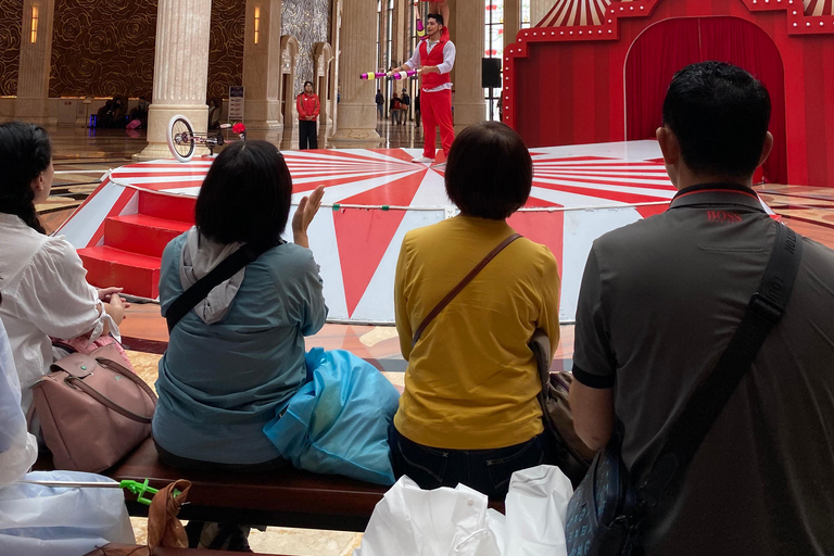 Bà Nà Hills: Highlights Tour with Guide and Cable Car Ride Group Tour to Bana hills with good English speaking guide