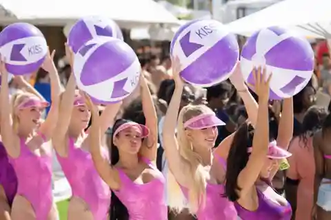 Entrée gratuite : 2 soirées en club et pool party à Ibiza + 3 heures de bar ouvert