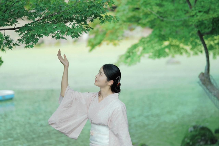 Nara: Kimono Rental and Photoshoot Experience