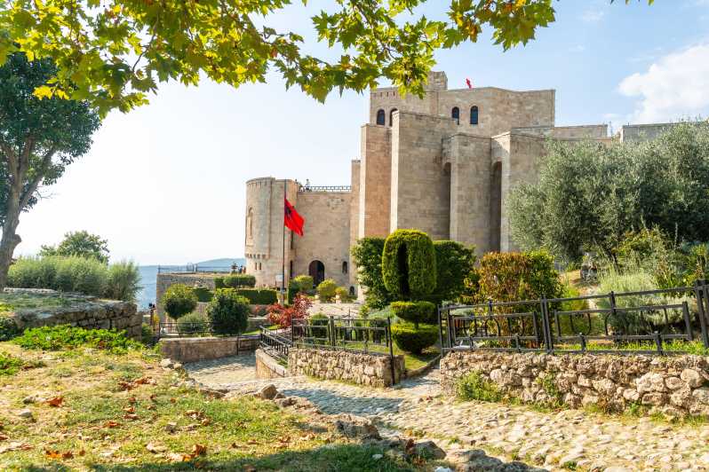 Au départ de Tirana : Excursion à Krujë avec le château de Krujë et le vieux bazar
