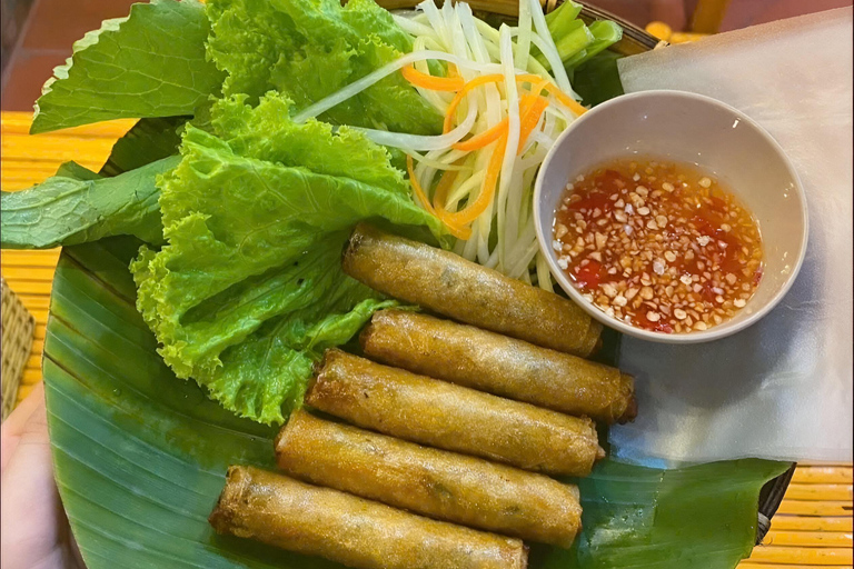 Da Nang: Seven Local Food Tasting & Sightseeing by Scooter