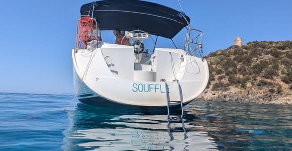 Cagliari: Sailing excursion with diving and aperitif at Mari Pintau (4 hours)