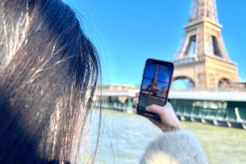 Paris: Day or Evening River Cruise with Musical Ambiance Paris: Evening River Cruise with Musical Ambiance & Postcard