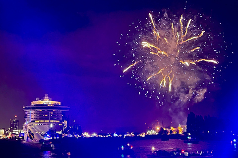 Hamburg: Silvester-HafenrundfahrtSilvester-Hafenrundfahrt