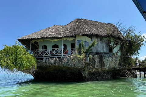 JASKINIA SALAAM: Pływanie z żółwiami i kolacja w restauracji The RockWycieczka obejmuje Odbiór z hotelu i transport powrotny