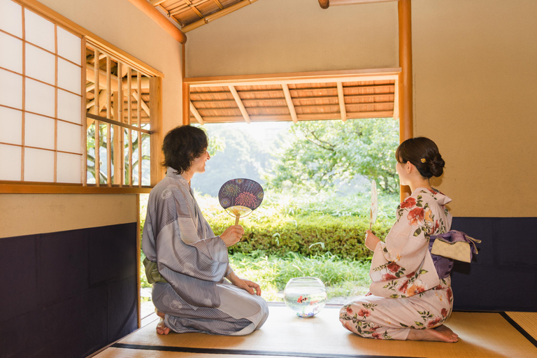 Tokio: wypożyczalnia kimon w Ogrodzie Narodowym Shinjuku GyoenNieformalne doświadczenie kimona z ubieraniem się w Shinjuku Gyoen