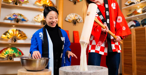 Kyoto: Traditional Mochi Pounding Experience with Tasting