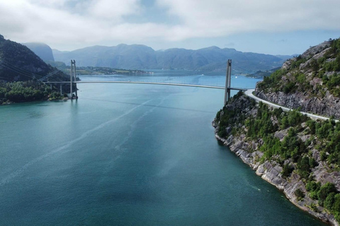 Preikestolen avec prise en charge à l&#039;hôtel ou au bateau avec guide