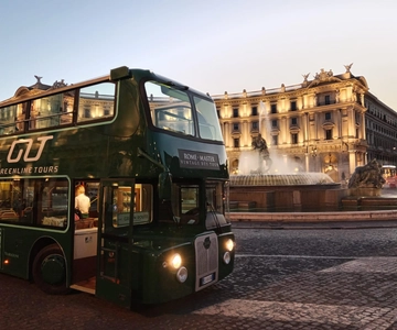 Rome: Nighttime Tour by Open-Top Bus with Tasting Stop