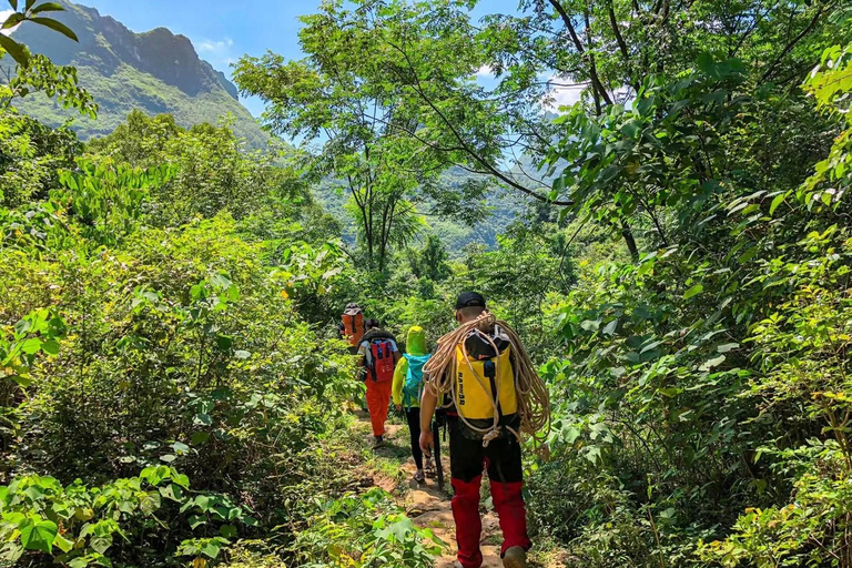 Guilin Karst Cave Discovery: An Immersive Adventure