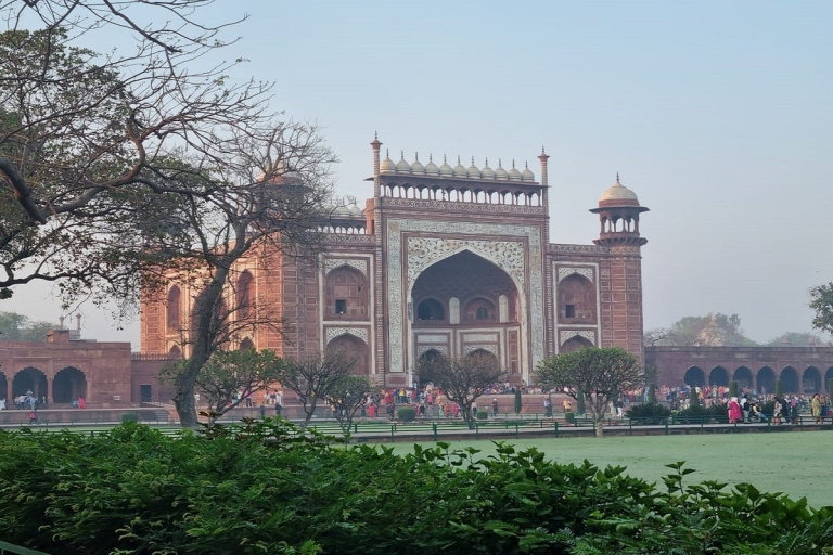 Agra : Visite guidée du Taj MahalVisite avec déjeuner dans un hôtel 5 étoiles, ticket pour les monuments, guide local