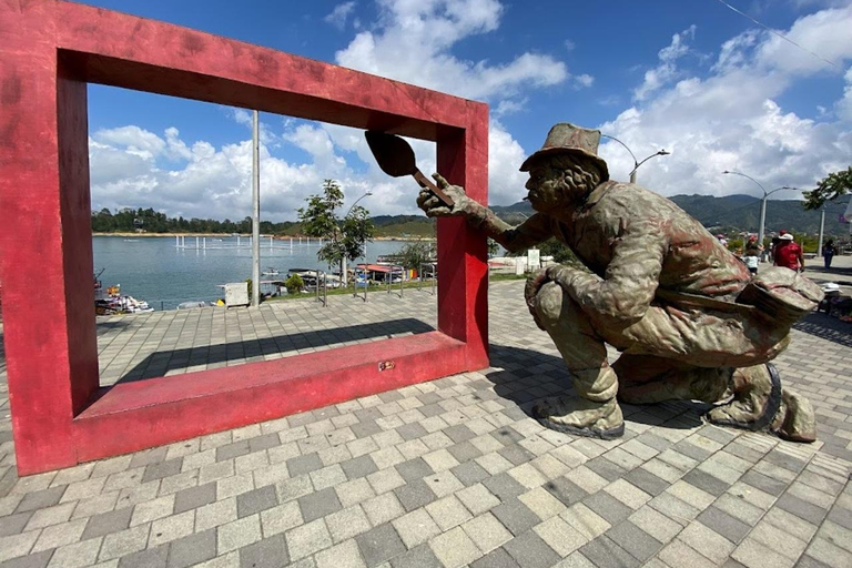 MEDELLIN: TOUR INGLÊS GUATAPE + PEÑOL VELHO + MALECON + BARCO RUMBERO