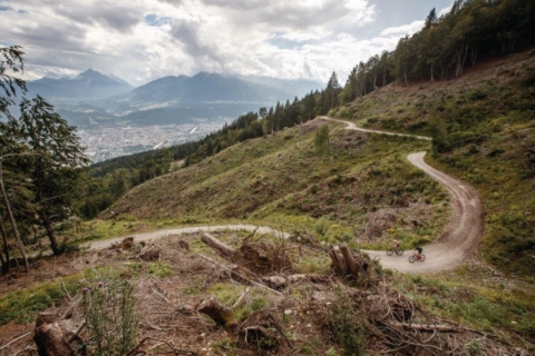 Innsbruck: Arzler Alm Single Trail E-bike Tour Innsbruck: Two hours E-Bike Tour to Arzler Alm