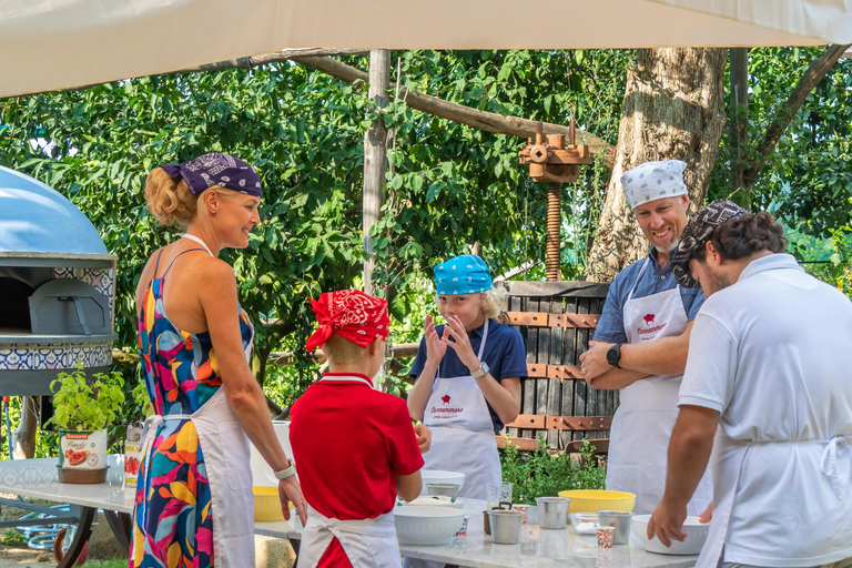 SORRENTO : L&#039;école de la pizza maîtrise les délices napolitains