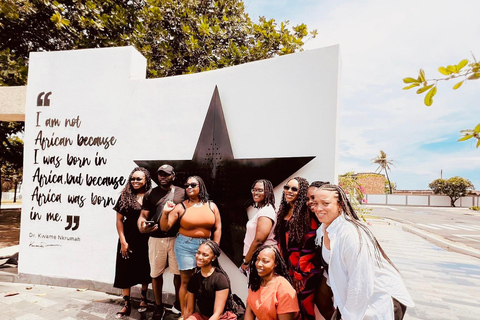 Accra: tour a piedi con pranzo e ingresso al mausoleo