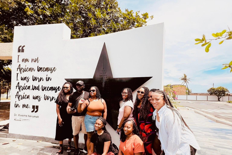 Accra: tour a piedi con pranzo e ingresso al mausoleo
