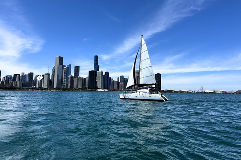 Chicago: Privates Katamaran-Segeln für bis zu 12 PersonenChicagos größter Katamaran Private Sail 3 Std.