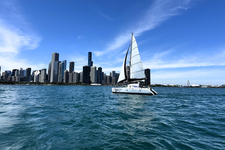 Chicago: Privates Katamaran-Segeln für bis zu 12 PersonenChicagos größter Katamaran Private Sail 3 Std.