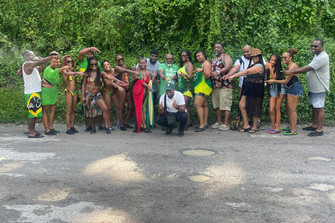 Montego Bay: Reggae Catamaran Cruise with Snorkeling