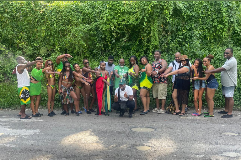 Montego Bay: Reggae Catamaran Cruise with Snorkeling
