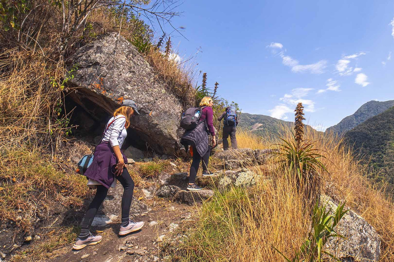 Cusco: 4-Day Inca Trail to Machu Picchu whit return in train