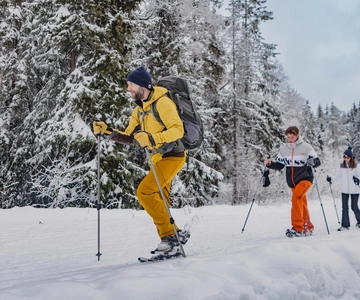 From Oslo: Oslomarka Forest Guided Snowshoeing Tour