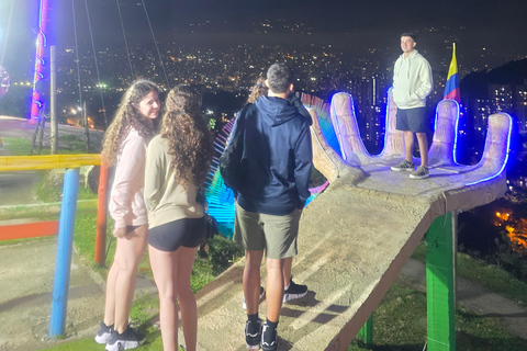 Medellin: Tour de miradores, zona de selfies, aventura y cena incluida