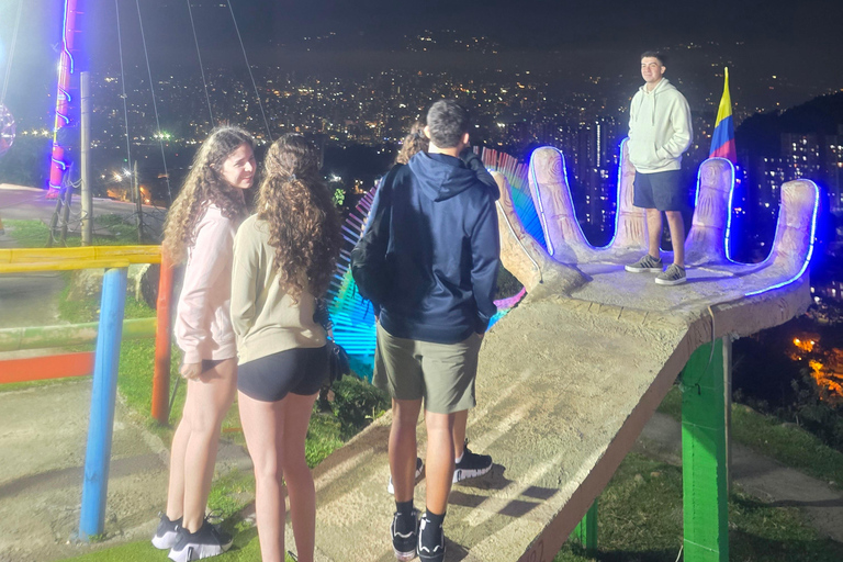 Medellin: Tour of viewpoints, selfie zone, adventure and dinner included.