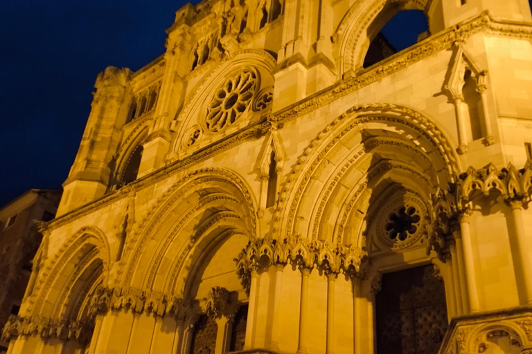 Cuenca: Nighttime Highlights Walking Tour in Spanish