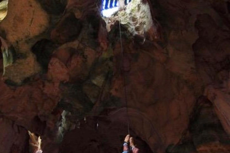 Nadi: zjazdy na linie, tyrolka i wycieczka do jaskiń z posiłkiemNadi: Zjazd na linie, tyrolka i zwiedzanie jaskiń z posiłkiem