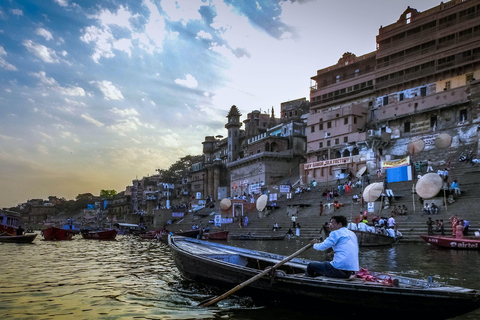 Aarti du matin avec promenade en bateau et petit déjeuner sur le toit