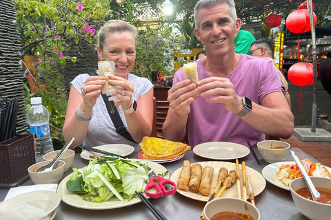 Hoi An: Guided Evening Food Tour w/ Lantern and River Boat