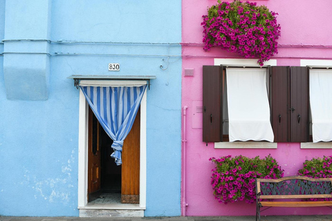 Murano, Burano, Torcello Day Tour by Classic Venetian Boat Tour in Spanish - Murano & Burano