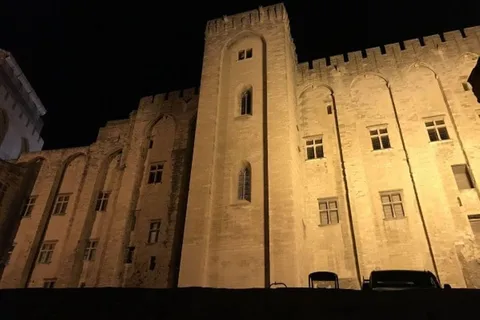 Avignon: The Night Amble Between Bourgeois and Christians