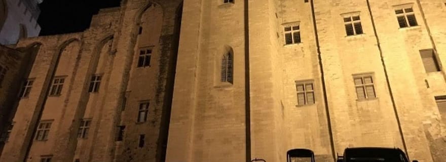 Avignon : La promenade nocturne entre bourgeois et chrétiens
