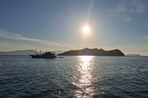 Labuan Bajo:3-Day Private Komodo National Park Eco Boat Tour