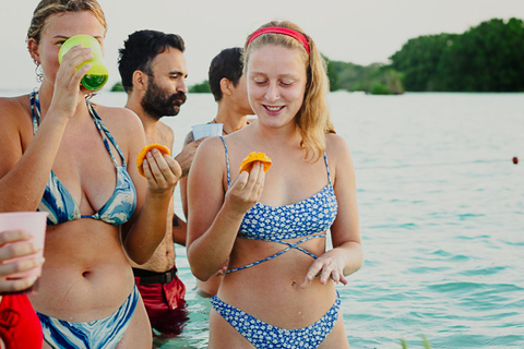 Bacalar at Sunrise: Kayak Adventure with Breakfast & Photos