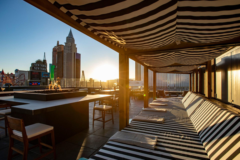 Explora lugares de interés: tour a pie por el Strip de Las Vegas.Explora lugares imprescindibles: tour a pie por el Strip de Las Vegas