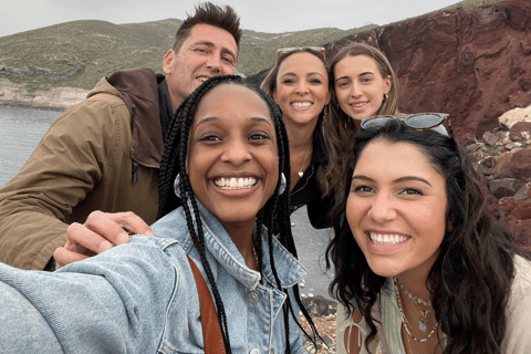 Santorini: From Reel to Real – Private Tour of Hidden Gems Santorin : visite privée en français – joyaux cachés