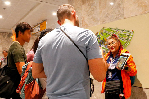 بانكوك: جولة المشي في القصر الكبير ووات فو ووات آرونخاص مع نقطة لقاء