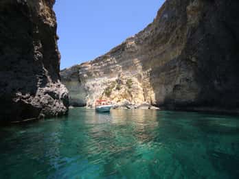 Mellieha: 11:00am Speedboat round Comino Cave 2h Blue Lagoon