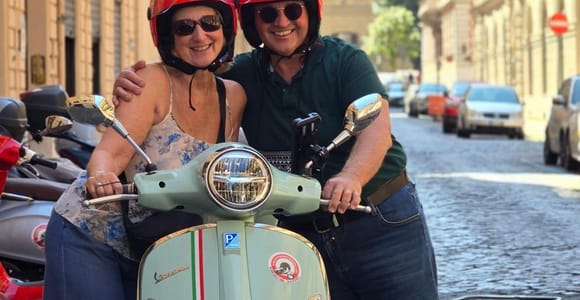 Rome: Vespa 125cc Daily Rental (Rome Termini & Vatican)
