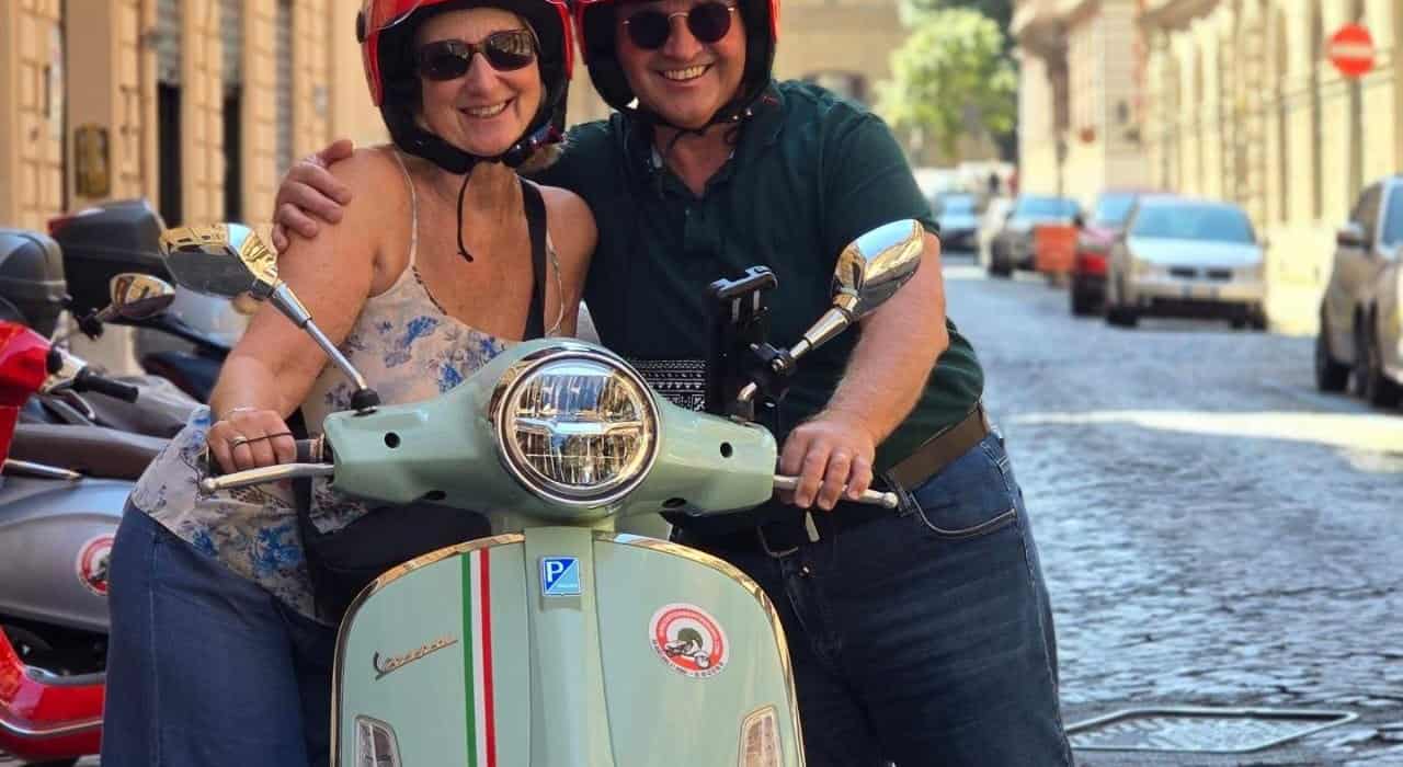Rom: Vespa 125cc Tagesverleih (Rom Termini & Vatikan)