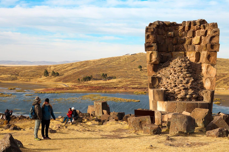 Puno: Sillustani Chullpas Tour with Folkloric Show