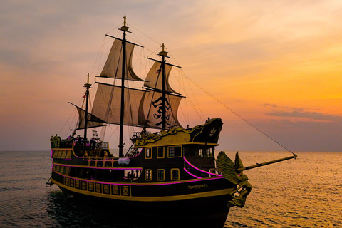 Pattaya : circuit d&#039;une journée dans les 3 îles en catamaran avec fêtePattaya : excursion d&#039;une journée sur le bateau pirate Black Pearl avec soirée DJ