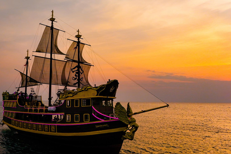 Pattaya : circuit d&#039;une journée dans les 3 îles en catamaran avec fêtePattaya : excursion d&#039;une journée sur le bateau pirate Black Pearl avec soirée DJ